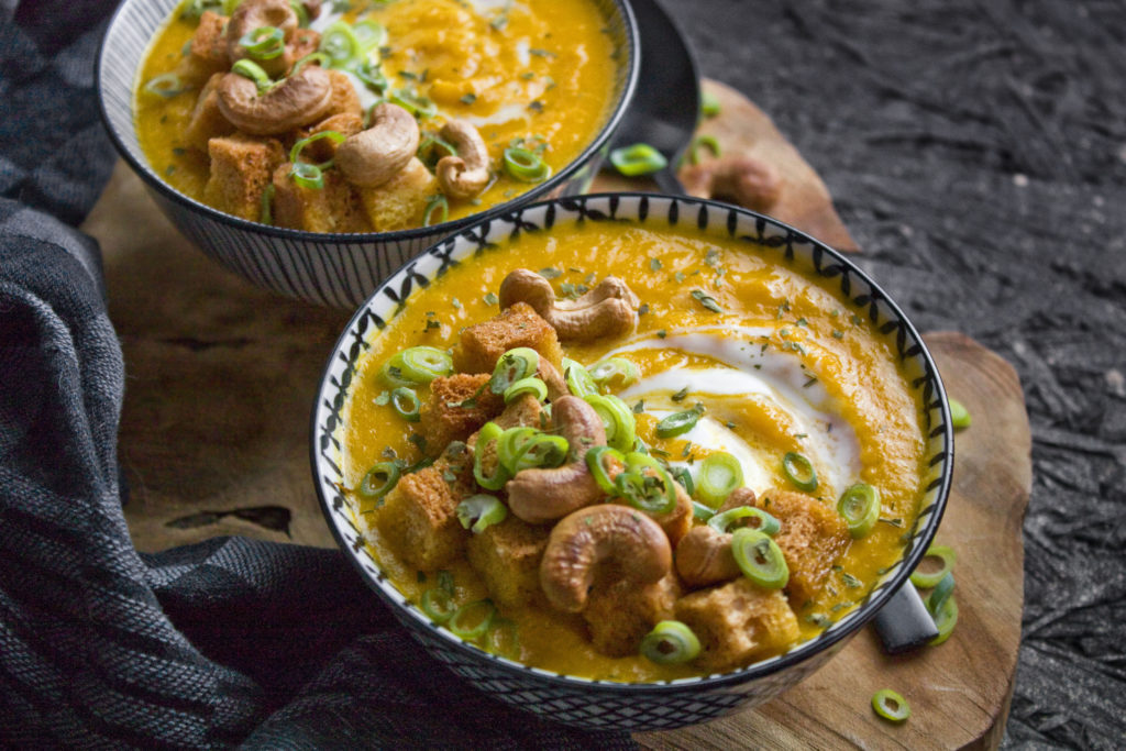 Geröstete Karotten-Süßkartoffel-Suppe mit Joghurt | Toastenstein