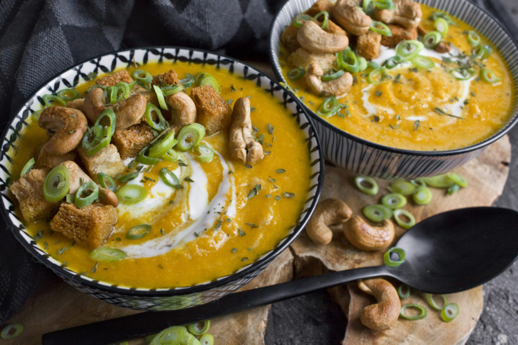 Geröstete Karotten-Süßkartoffel-Suppe mit Joghurt | Toastenstein