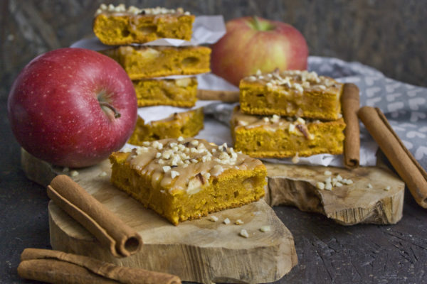 Saftige Apfel-Kürbis-Blondies Saftige Apfel-Kürbis-Blondies
