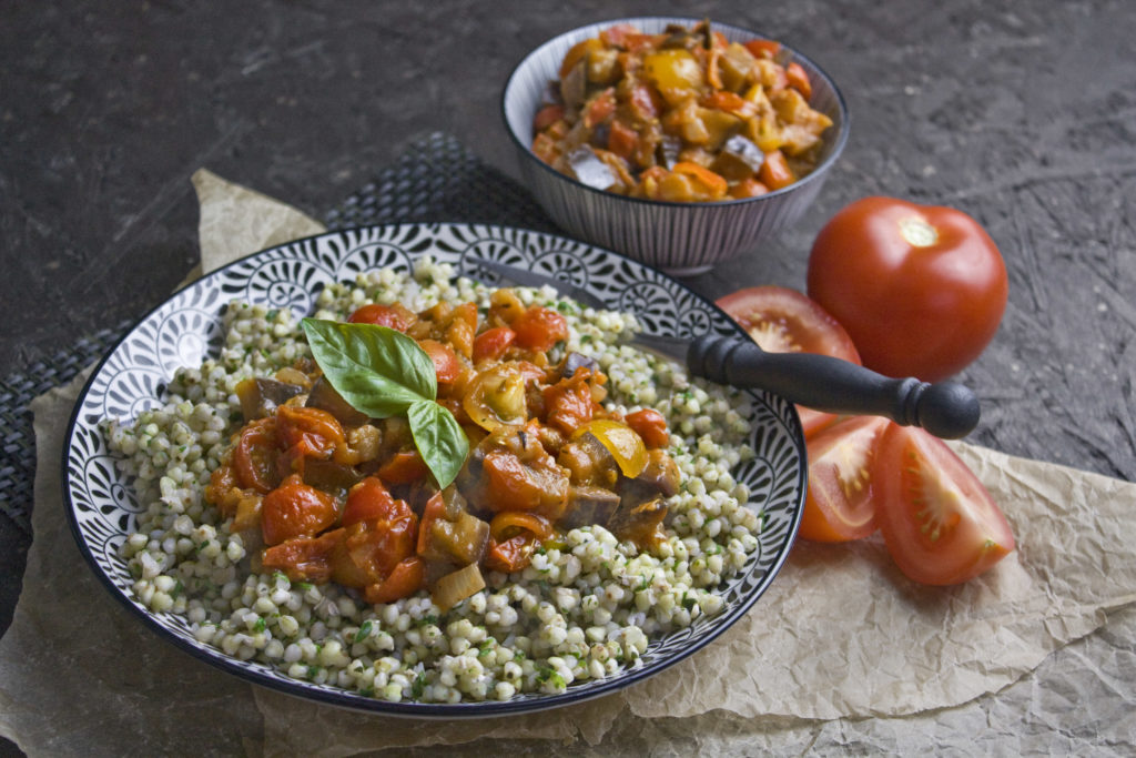 Kräuter-Buchweizen mit Tomaten-Auberginen-Ragout | Toastenstein