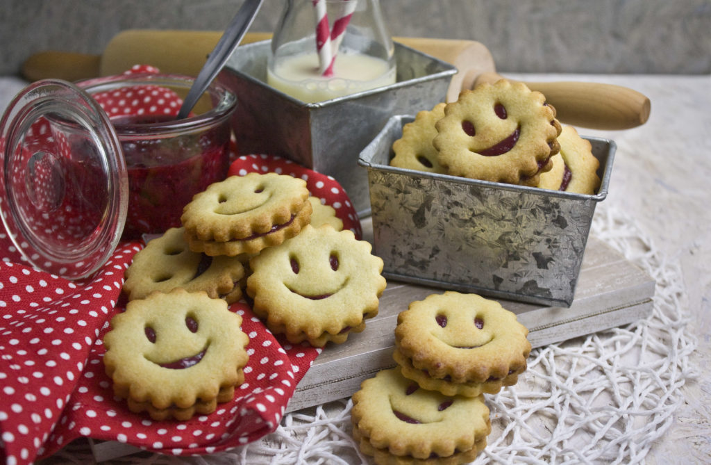 Zarte Marzipan-Kirsch-Plätzchen | Toastenstein