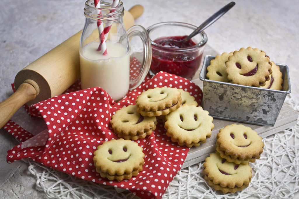 Zarte Marzipan-Kirsch-Plätzchen | Toastenstein