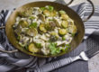 Rosenkohl-Nudel-Pfanne mit Knoblauch-Senf-Sauce
