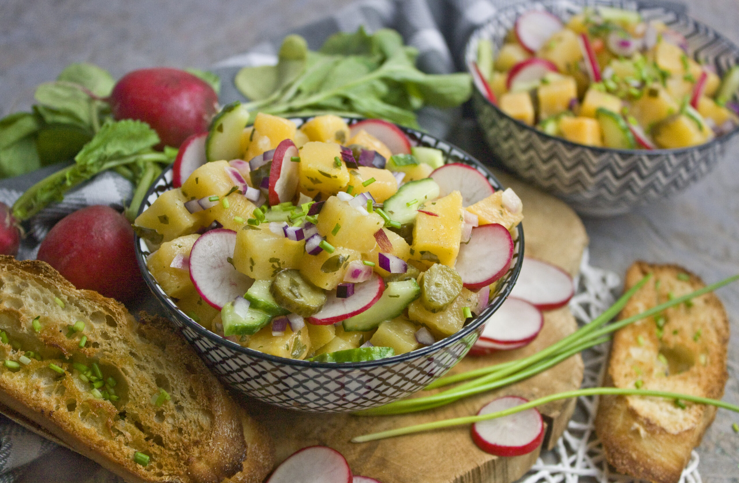 Steckrüben-Salat mit Radieschen