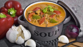 Vegane Gyros-Suppe mit Seitan