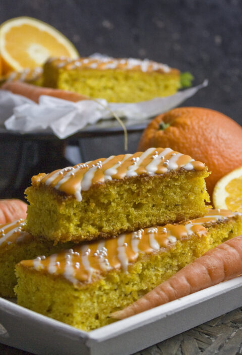 Orangen-Karotten-Kuchen mit Ingwer
