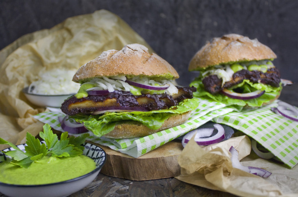 Portobello-Steak-Brötchen mit grüner Sauce | Toastenstein