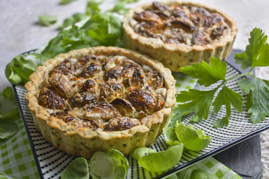 Ofenfrische vegane Rosenkohl-Tarte | Toastenstein