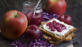 Rotkohl-Marmelade mit Apfel und Pflaume