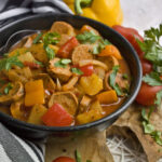 Veganes Würstchen-Gulasch mit Kartoffeln