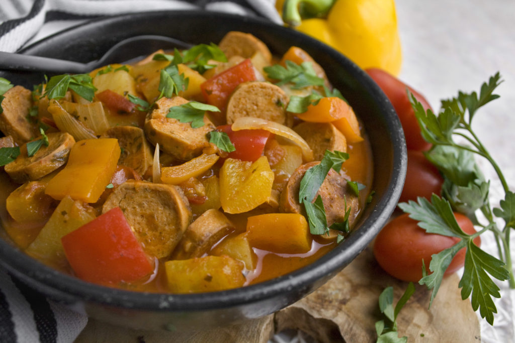 Veganes Würstchen-Gulasch mit Kartoffeln | Toastenstein