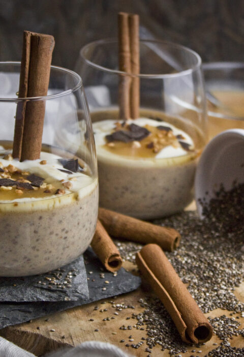 Chai-Chia-Pudding mit Joghurt und Apfelmus