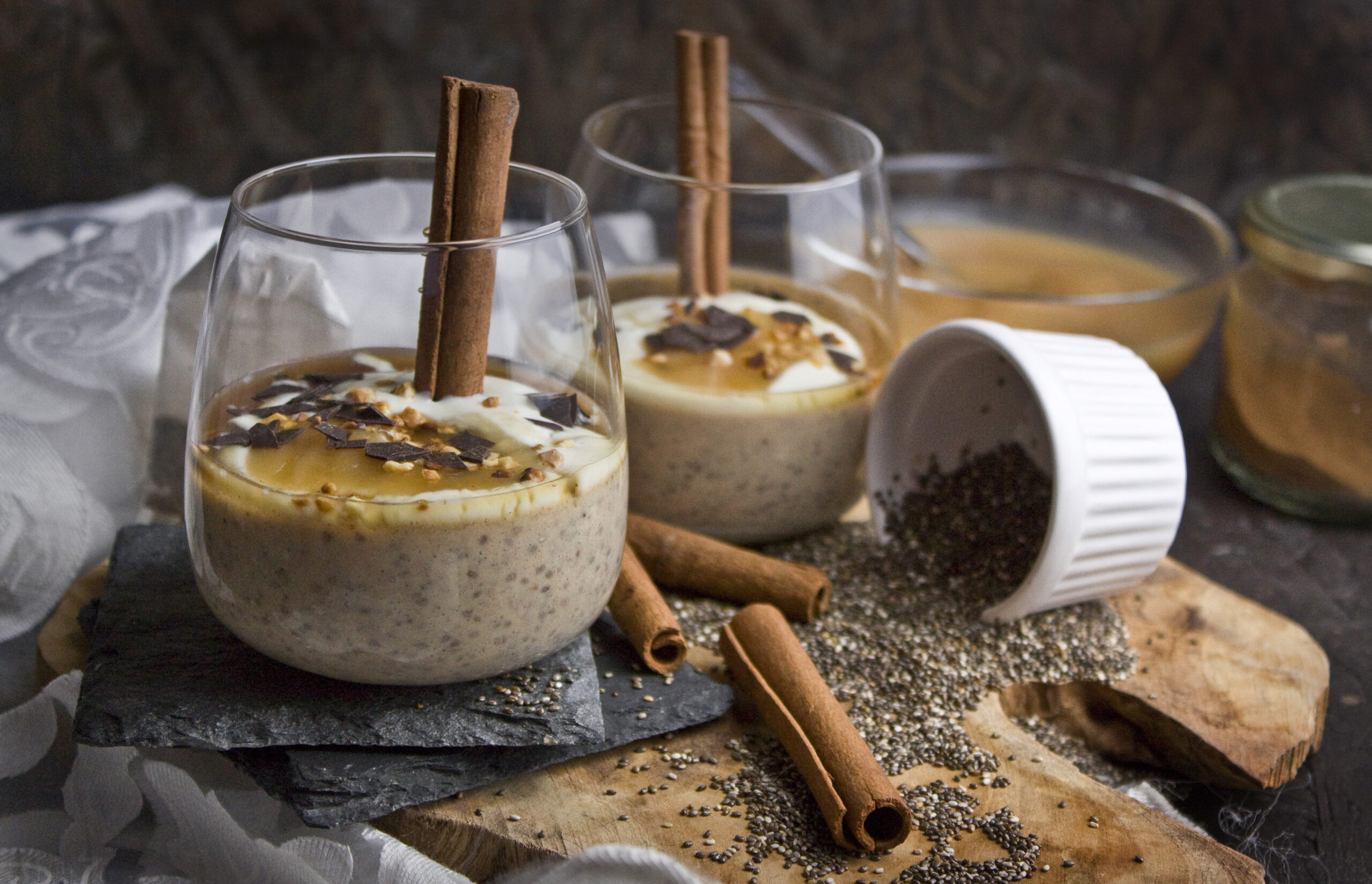 Chai-Chia-Pudding mit Joghurt und Apfelmus