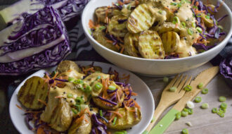 Kartoffel-Rotkohl-Salat mit Masala-Joghurt-Dressing