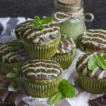 Matcha-Minz-Muffins mit Schokolade