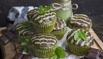 Matcha-Minz-Muffins mit Schokolade