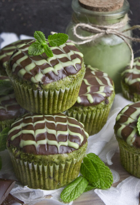 Matcha-Minz-Muffins mit Schokolade