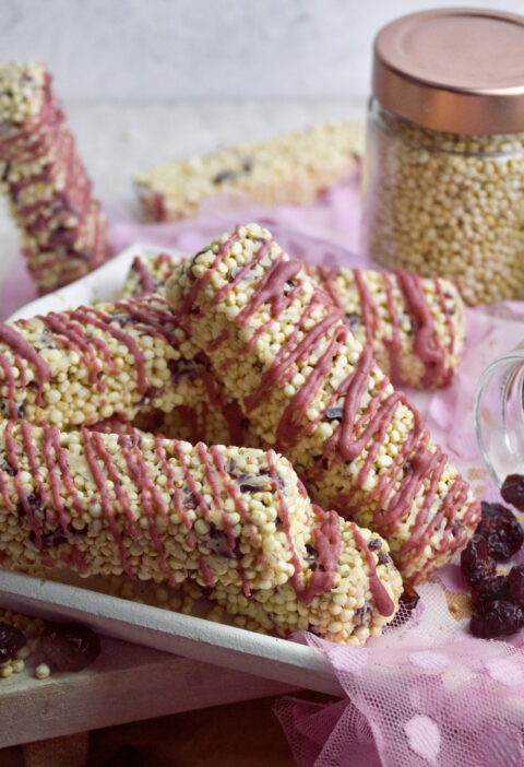 Quinoa-Cranberry-Riegel mit weißer Schokolade