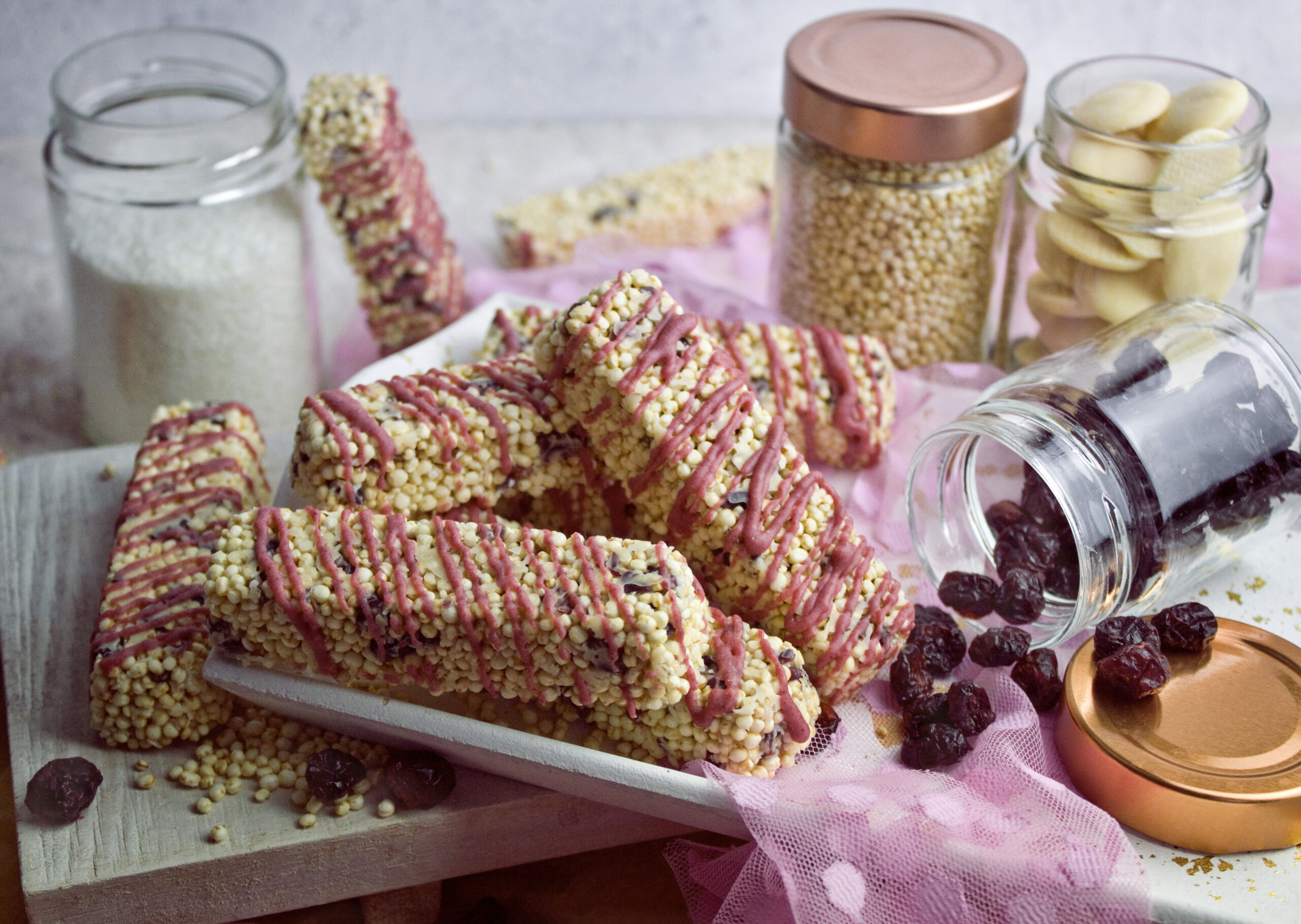 Quinoa-Cranberry-Riegel mit weißer Schokolade