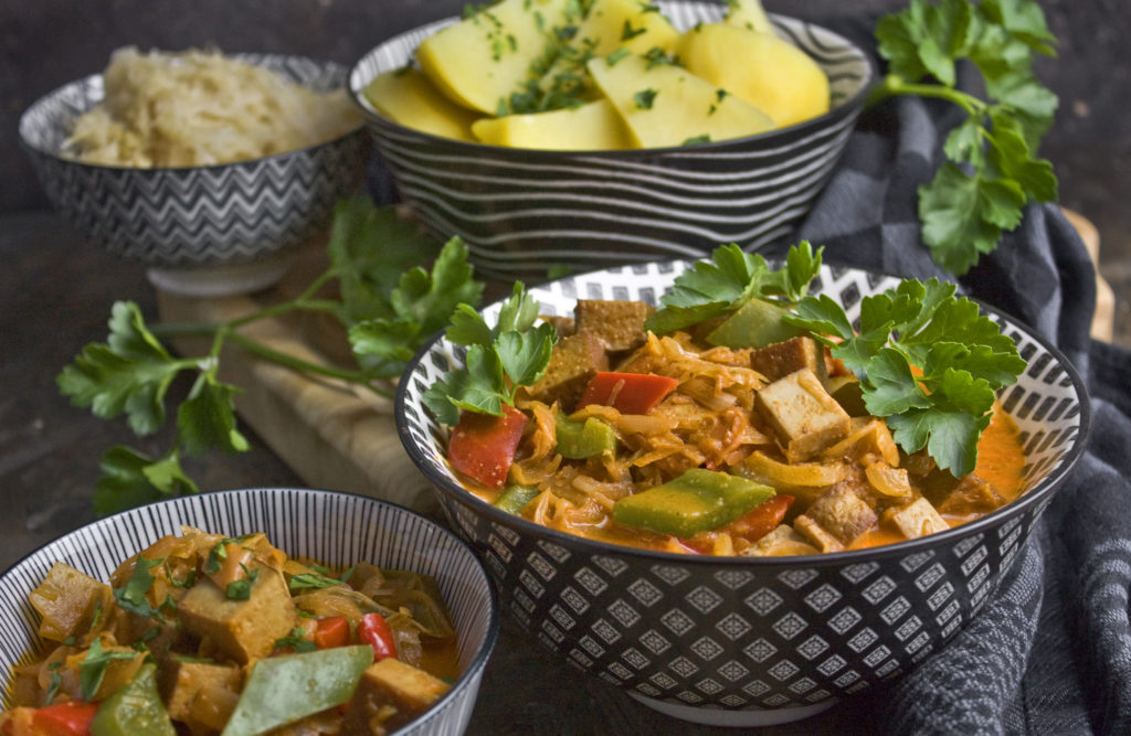 Szegediner Tofu-Gulasch - Klassiker in vegan - Toastenstein.com