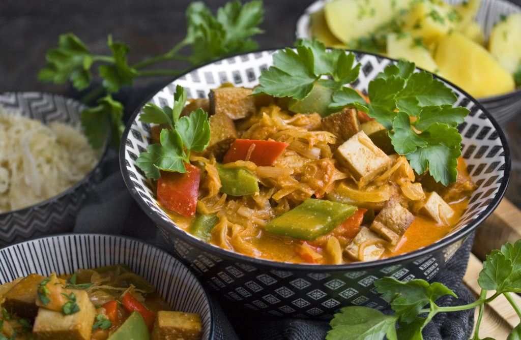 Szegediner Tofu-Gulasch - Klassiker in vegan - Toastenstein.com