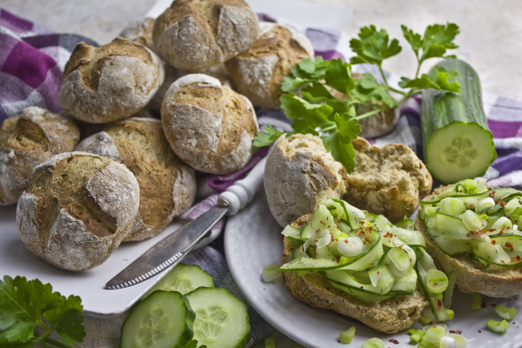 Frisch gebackene Kartoffel-Dill-Brötchen | Toastenstein