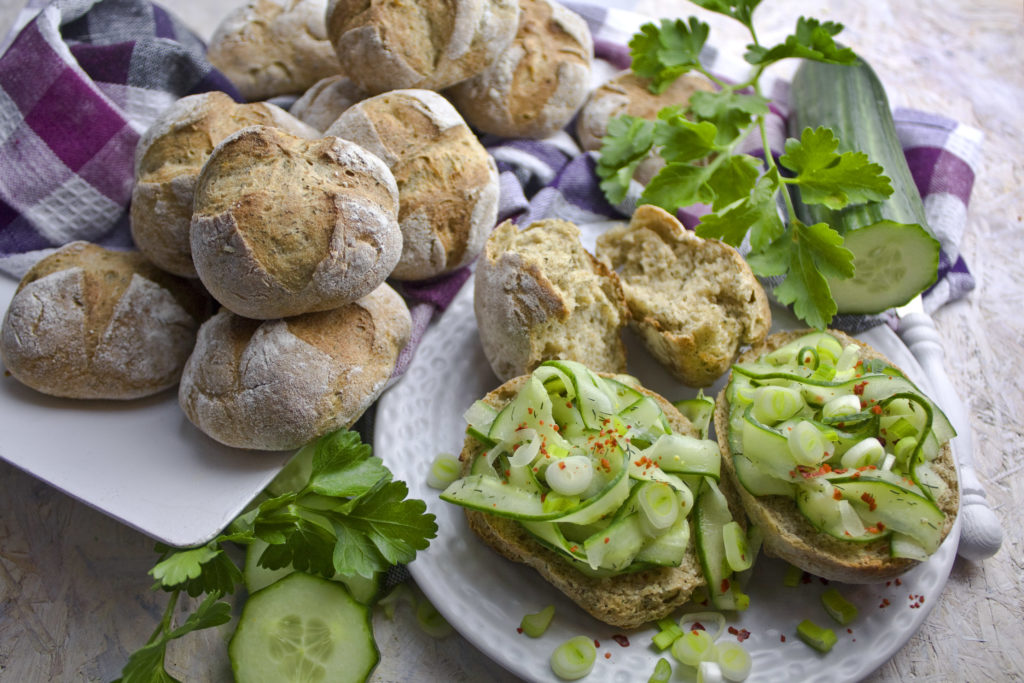 Frisch gebackene Kartoffel-Dill-Brötchen | Toastenstein