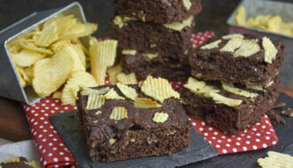 Saftige Kartoffelchip-Brownies [Frankenfoods] | Toastenstein
