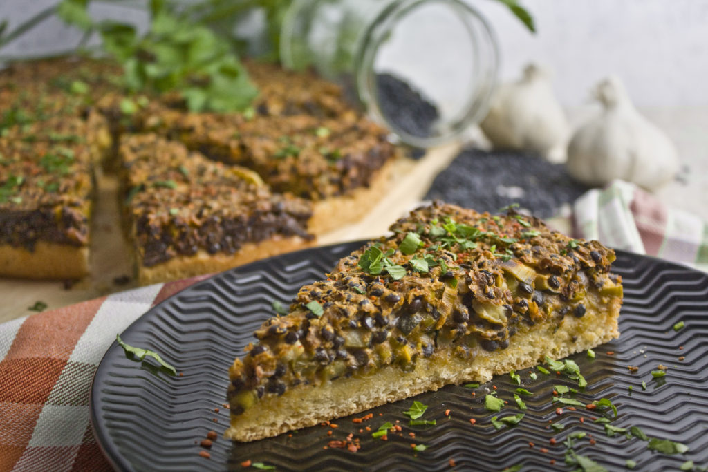 Deftiger Linsen-Lauch-Kuchen mit Zucchini | Toastenstein