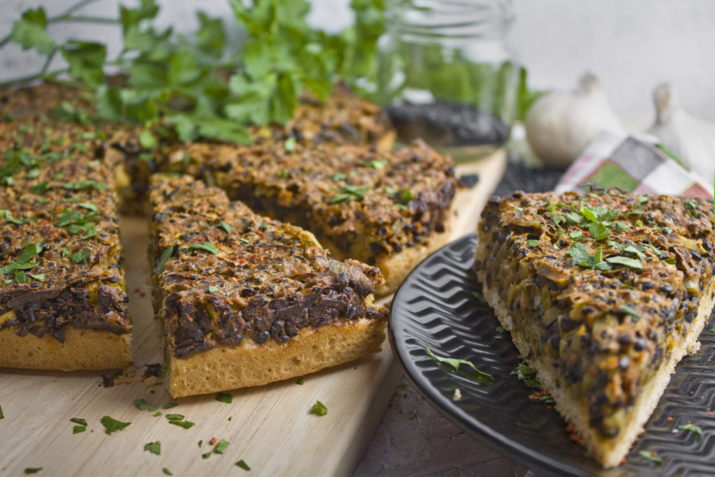 Deftiger Linsen-Lauch-Kuchen mit Zucchini - Vegane Rezepte