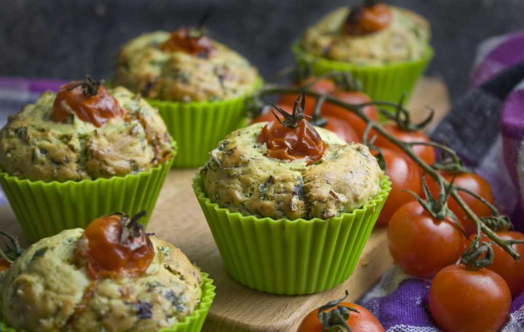 Herzhafte und fluffige Rucola-Bärlauch-Muffins | Toastenstein