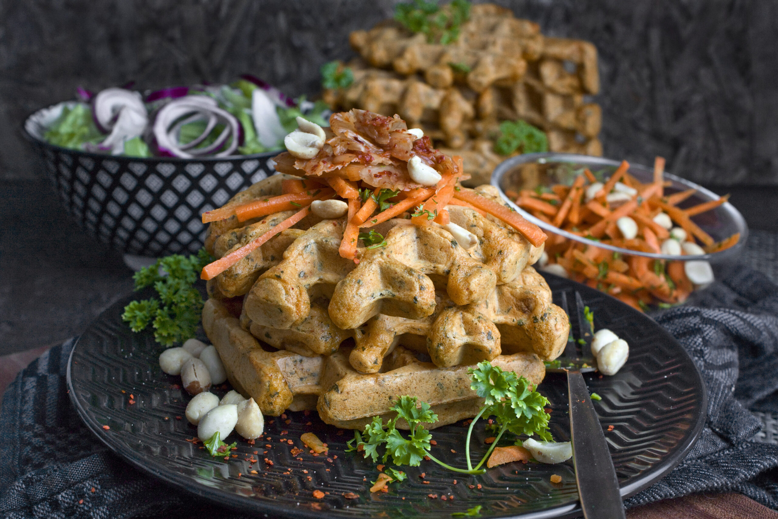 feurige kimchi-waffeln mit karotten