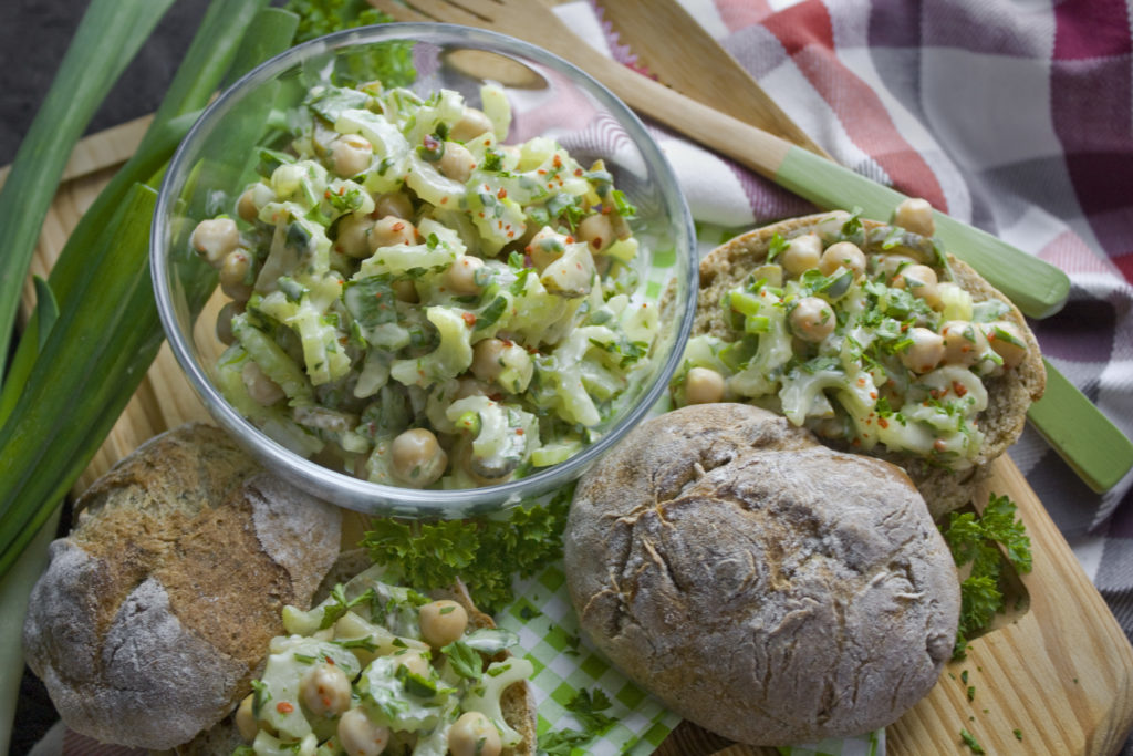 Sellerie-Salat mit Kichererbsen – Für aufs Brot! | Toastenstein