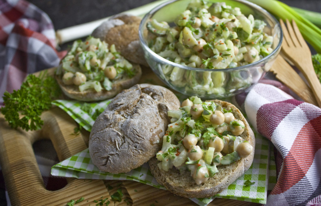 Sellerie-Salat mit Kichererbsen – Für aufs Brot! | Toastenstein