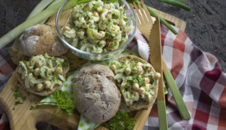 Sellerie-Salat mit Kichererbsen – Für auf’s Brot!