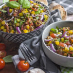 Mediterraner Linsensalat mit Tomaten und Basilikum | Toastenstein