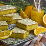 Orangen-Rosmarin-Blondies mit Joghurt | Toastenstein