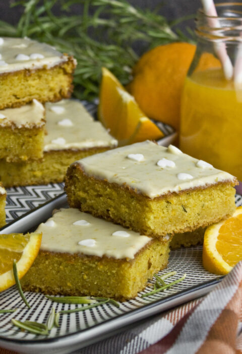 Orangen-Rosmarin-Blondies mit Joghurt | Toastenstein