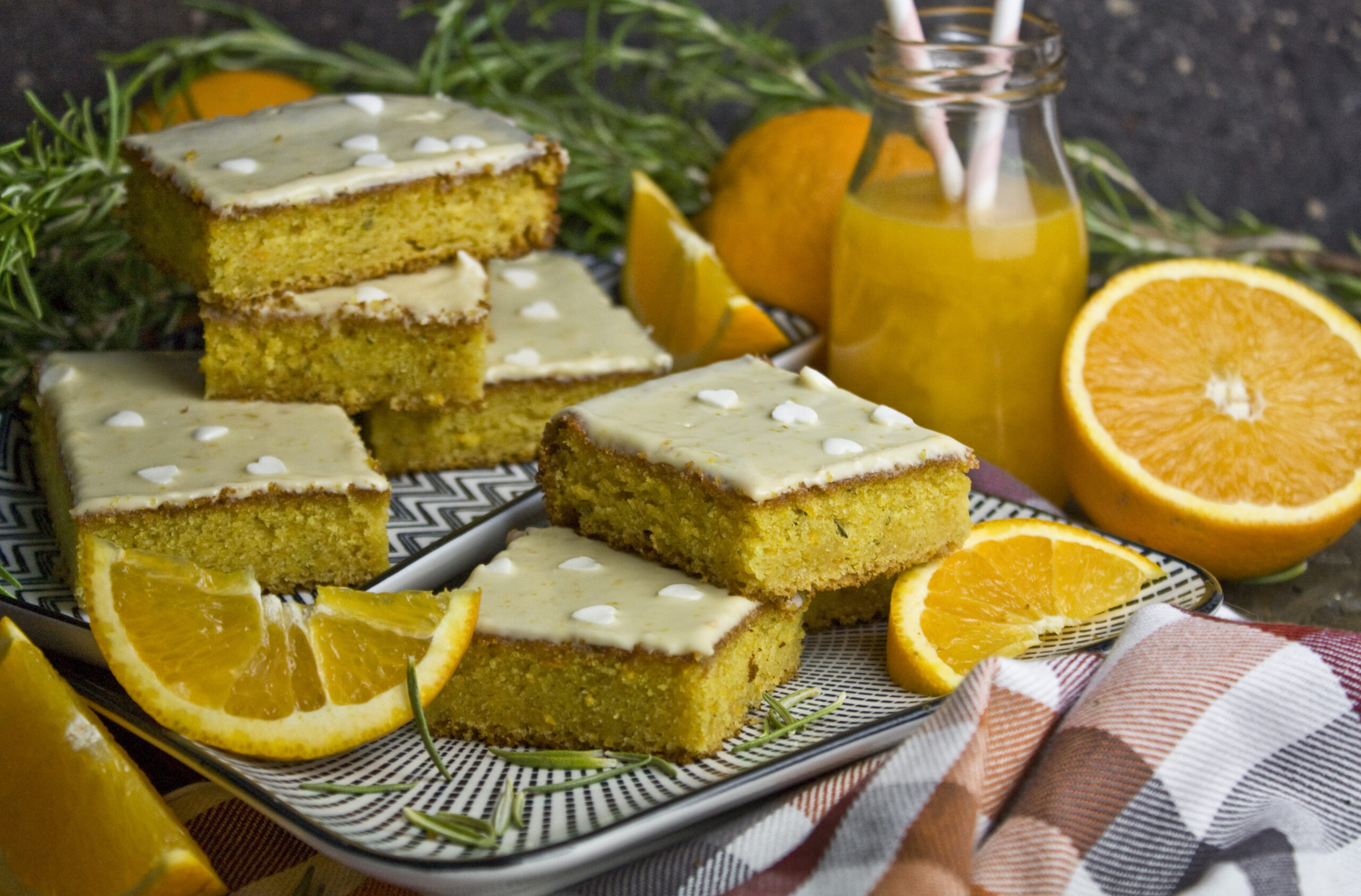 Orangen-Rosmarin-Blondies mit Joghurt | Toastenstein