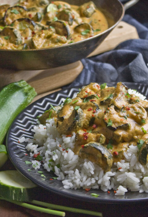 Gebackene Zucchini in Cashew-Dill-Sauce | Toastenstein