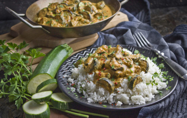 Gebackene Zucchini in Cashew-Dill-Sauce | Toastenstein Gebackene Zucchini in Cashew-Dill-Sauce | Toastenstein