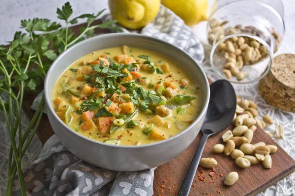 Erdnuss-Zitronen-Suppe mit Gemüse | Toastenstein Erdnuss-Zitronen-Suppe mit Gemüse | Toastenstein