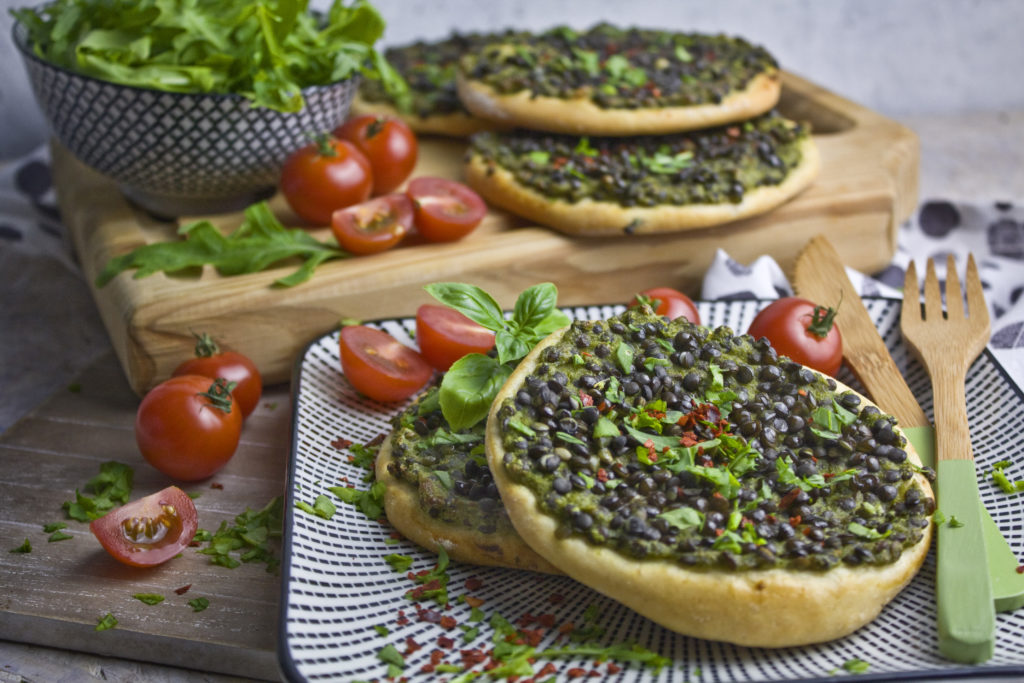 Grüne Linsen-Taler mit Rucola und Basilikum | Toastenstein