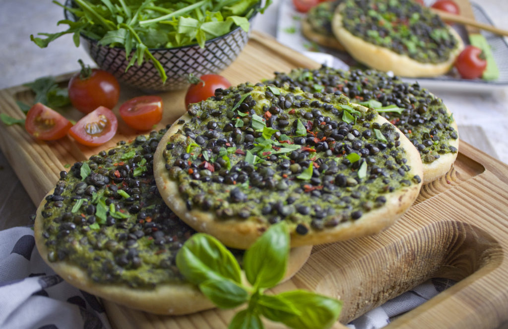 Grüne Linsen-Taler mit Rucola und Basilikum | Toastenstein