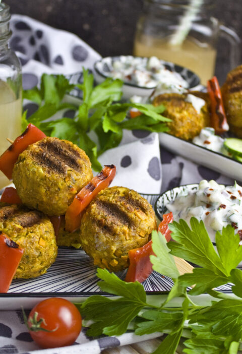 Gegrillte Curry-Knödel mit Gurken-Raita | Toastenstein