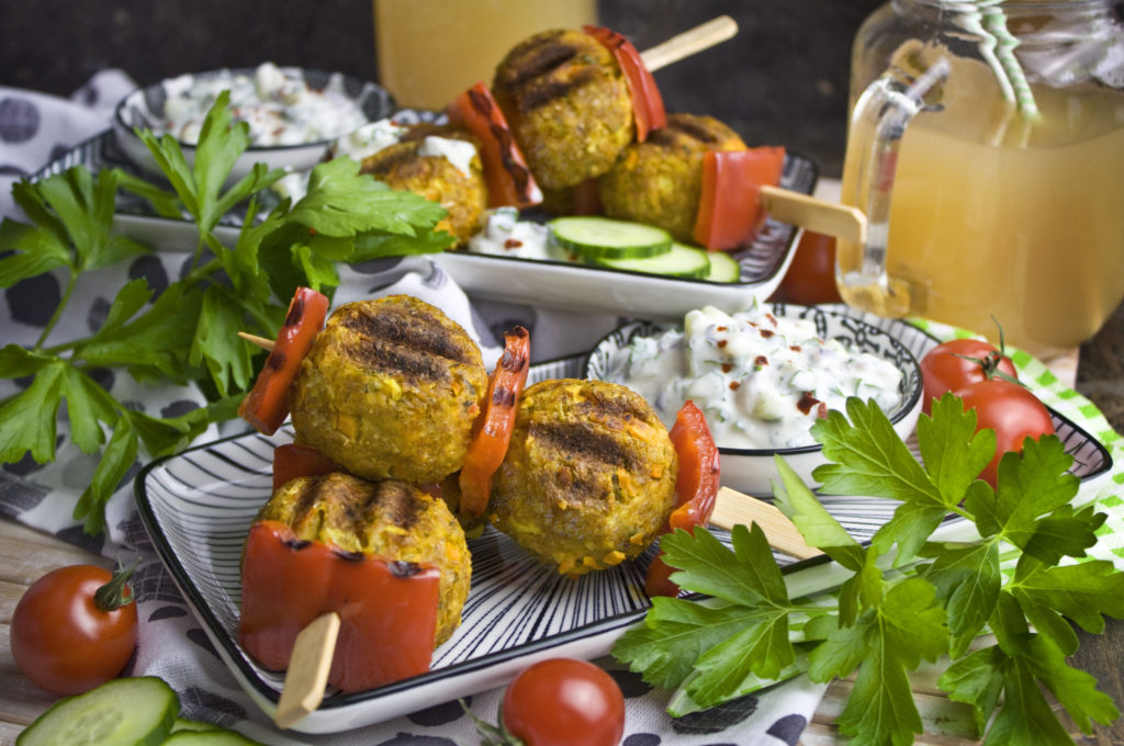 Gegrillte Curry-Knödel mit Gurken-Raita | Toastenstein