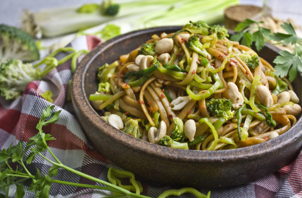 Würziger Nudel-Lauch-Salat mit Brokkoli - Toastenstein.com