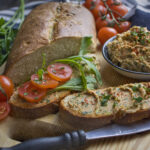 Rucola-Tofu-Aufstrich mit getrockneten Tomaten | Toastenstein