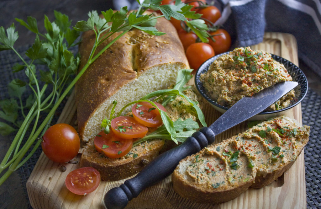 Rucola-Tofu-Aufstrich mit getrockneten Tomaten | Toastenstein