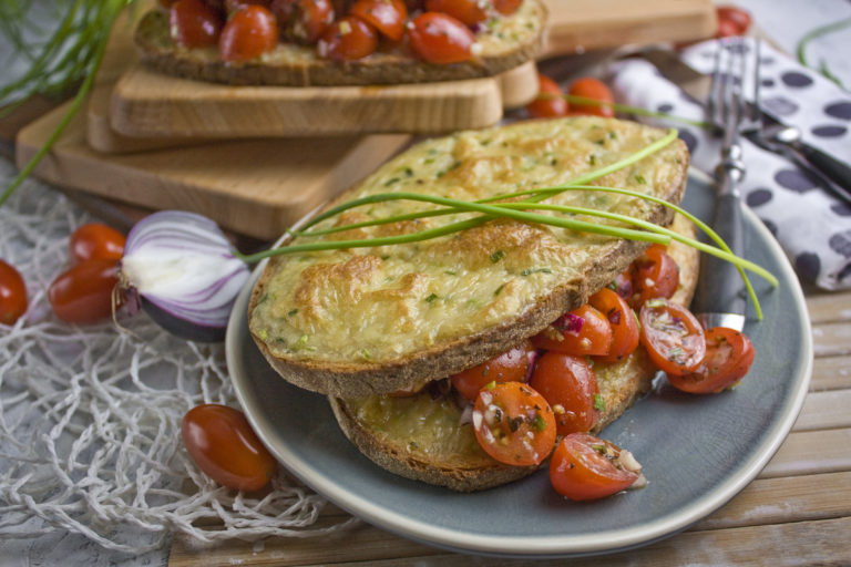 Croque-Monsieur mit marinierten Tomaten - Toastenstein.com